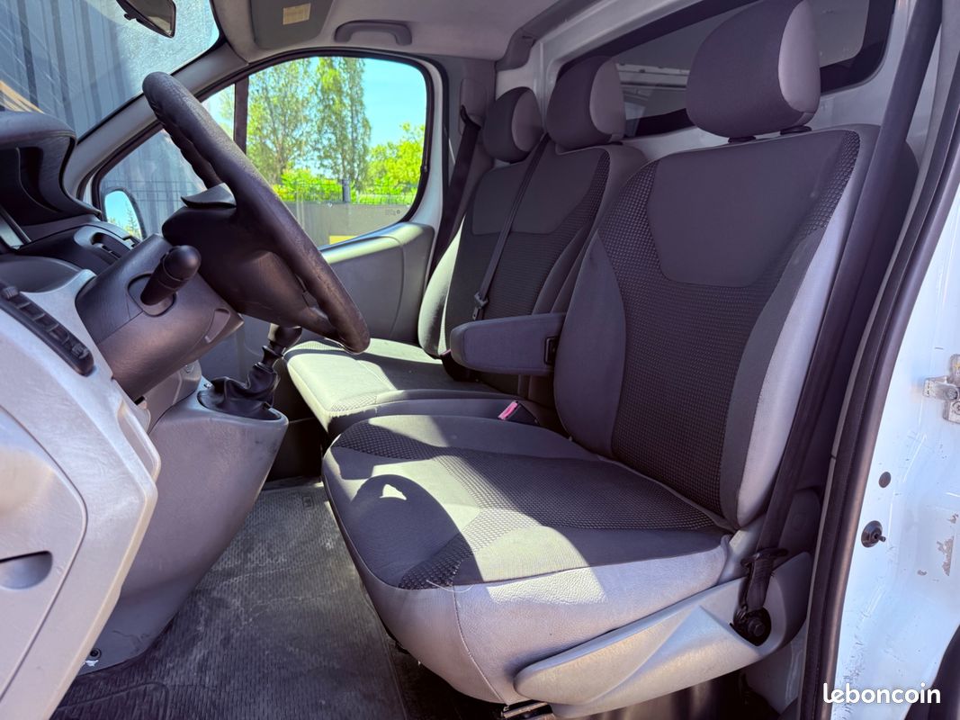 RENAULT TRAFIC VU FOURGON 2.0 DCI 115ch L1 H1 (image 9)
