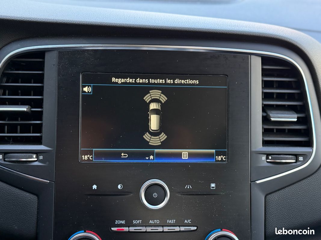 RENAULT MEGANE IV BERLINE BUSINESS MEGANE 4 1.5 Blue dCi 115 - GPS - RADARS - CLIM AUTO (image 28)