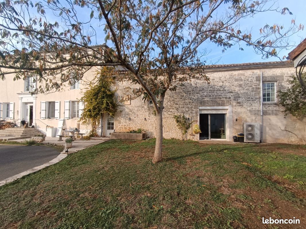 Appartement 1 pièce 50 m² · à Nersac · 50 m² · 365 €/mois