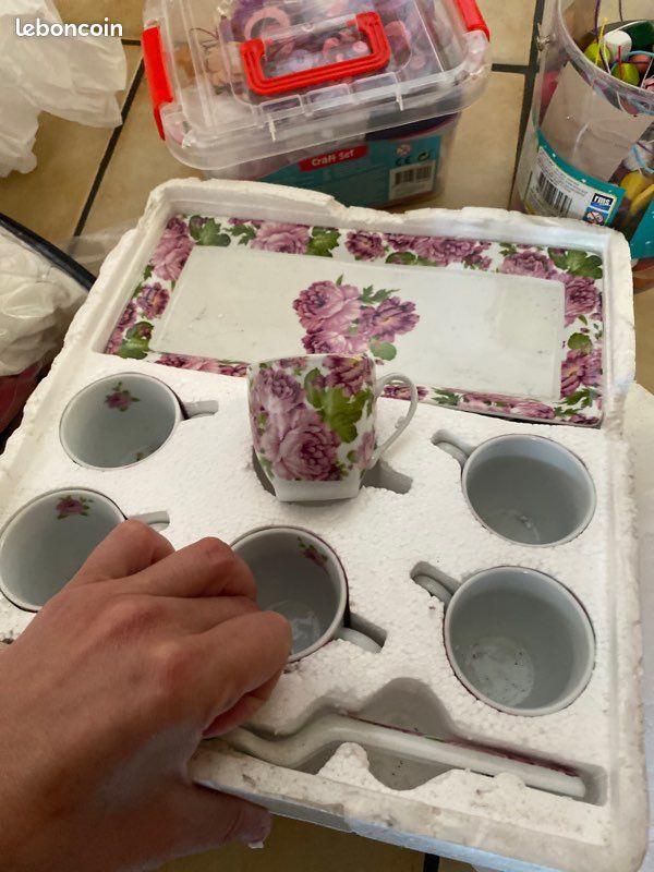 Service the cafe (image 1)