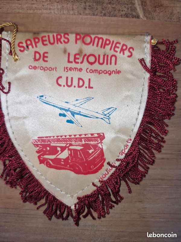 Vends fanions sapeur pompier (image 1)