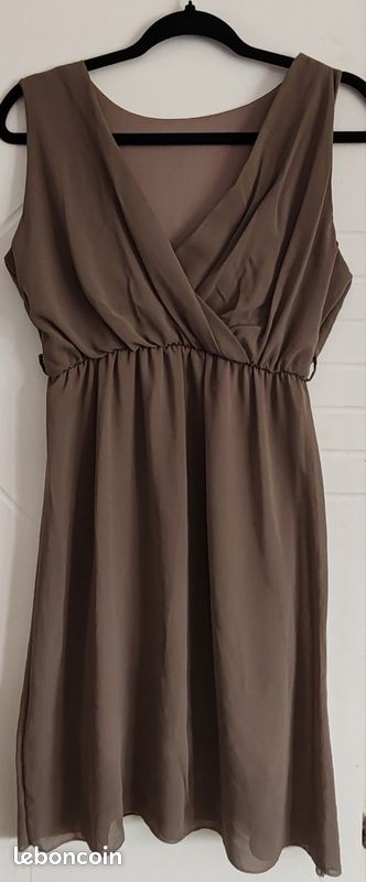 Robe taupe (image 1)