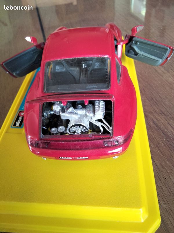 Collectible Car Burago 1/24 Porsche Carrera 911 1993 Italy