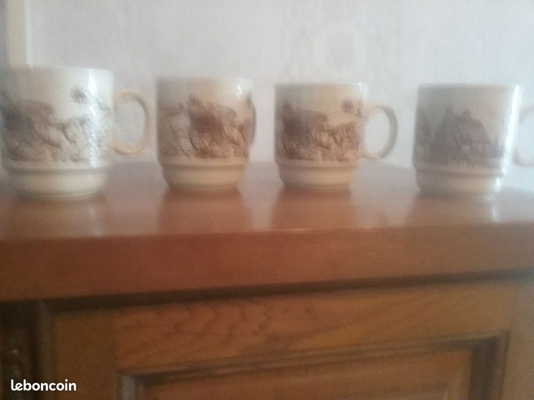 4 mugs avec dessins (image 1)