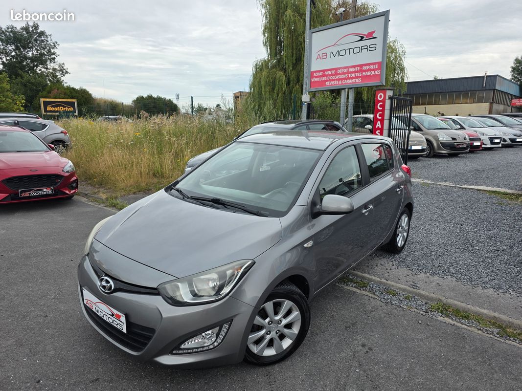 Hyundai i20 1.1 crdi 75 cv .du 08/2013 avec 137 000 kms .1er Main + Carnet (image 1)
