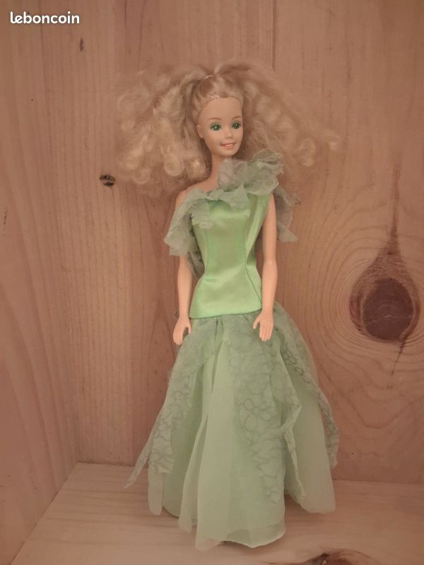 Tenue Pour Poupée Barbie Mattel — Modèle 2190 En Occasion, Idéal Pour Compléter La Garde-robe De Ta Barbie