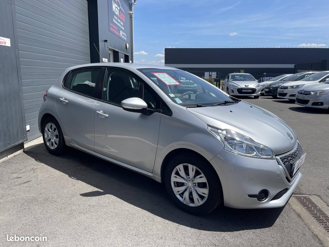 Livraison de la Peugeot 208 Active 1.4 HDi 68ch FAP neuve de