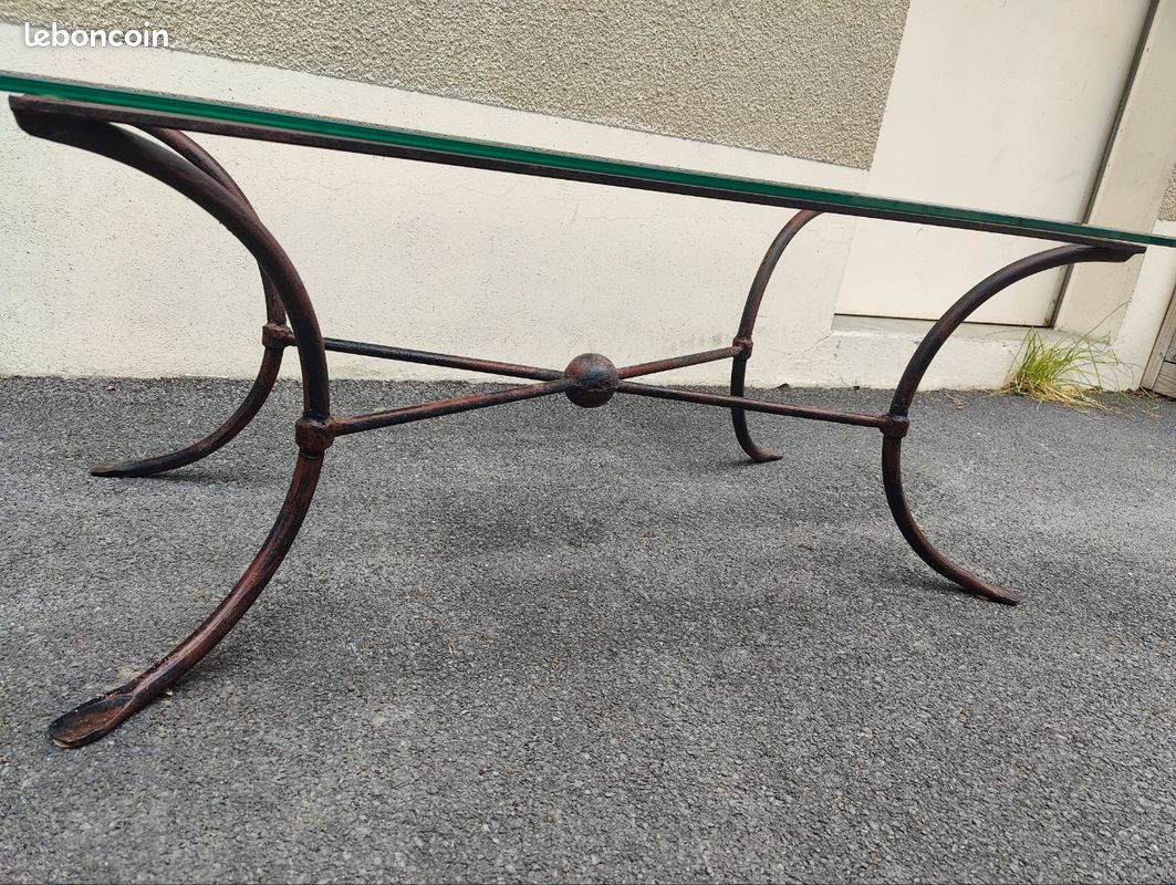 Table basse en verre et pieds en fer forgé (image 3)