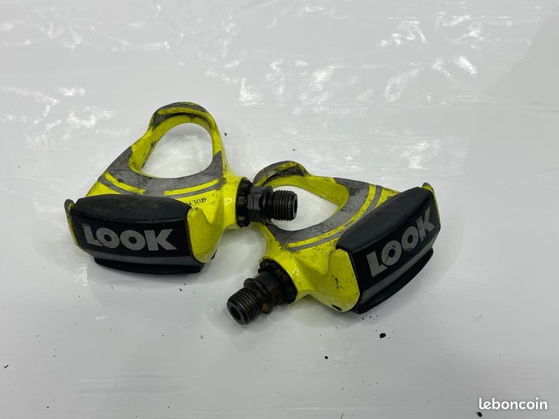 ANSJS Pédales de vélo de route légères sans clip avec crampons compatibles avec système SPD-SL - Flotteur à 6 degrés sans clip (R21