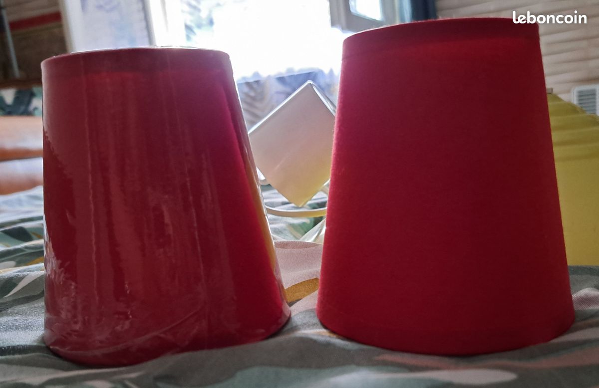 Donne lot de 1 suspension métal (jaune) et 4 abat jour ( 2petits rouges, 1 beige et 1 décor orange/rouge) (image 5)