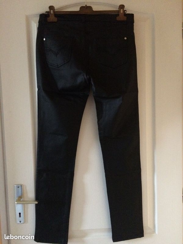Pantalon enduit slim noir (image 4)