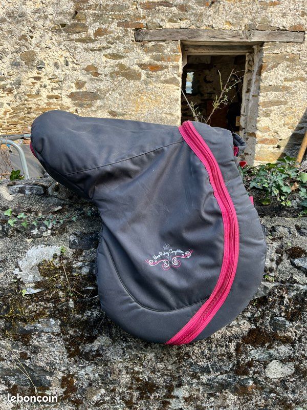 Selle Synthétique Légère Sans Arçons Pour Cheval – Noire