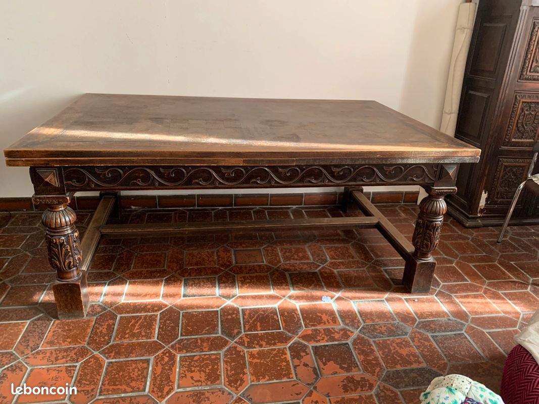 Table, sculptée (image 7)