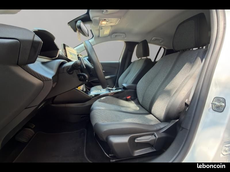Peugeot 208 1.2 Hybrid 110ch Allure e-DCS6 (image 12)