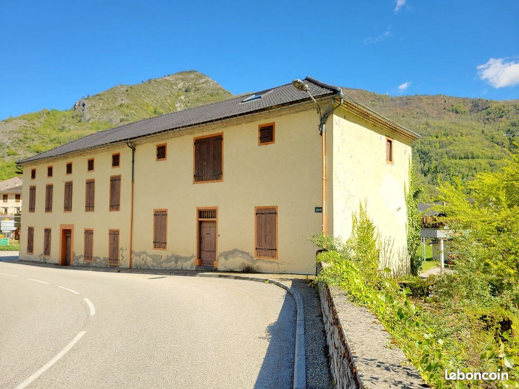 Maison 12 pièces 600 m² · à Val-de-Sos · 600 m² · 89 000 €