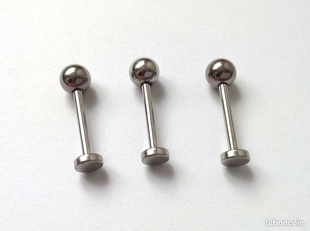 Piercing oreille labret coeur grandissant strass