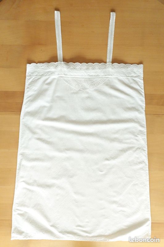 Chemise de nuit ancienne blanche brodée à fines bretelles (image 5)