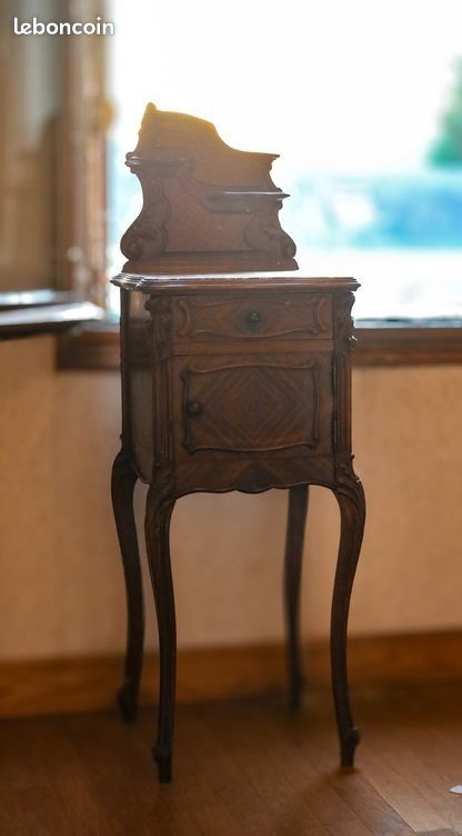 Table de chevet bois massif sculpté et marbre (image 1)