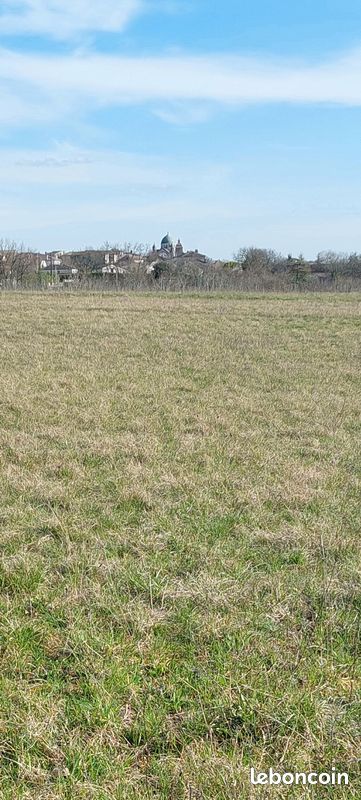Terrain constructible à Castelnau-Montratier · 40 000 €