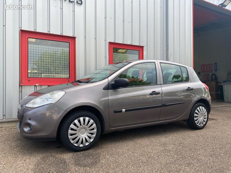 Renault clio III 1.2 16 v. 75 cv expression (image 1)