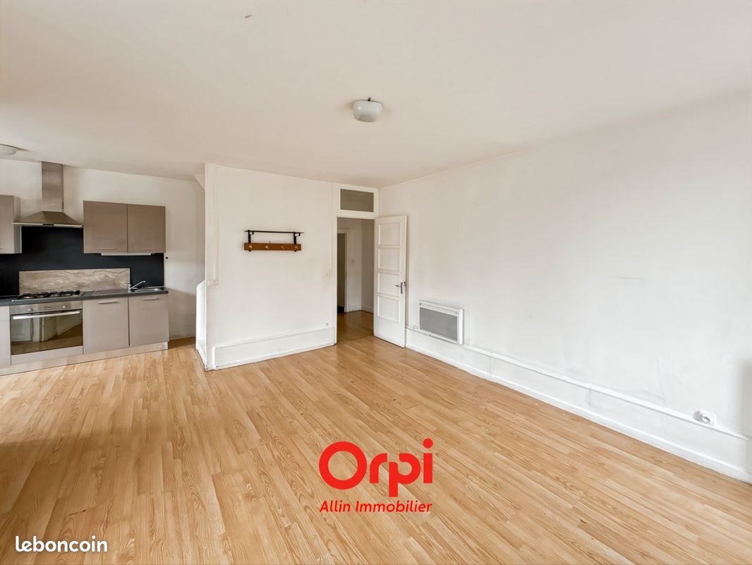 Appartement 3 pièces 77 m² · à Chénérailles · 77 m² · 400 €