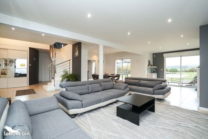 Maison 6 pièces 198 m²