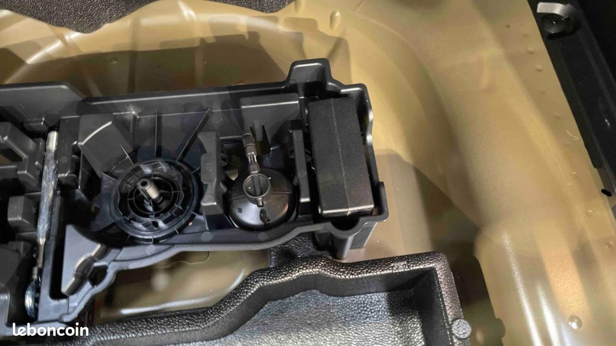 Peugeot 2008 Hybrid 145 e-DCS6 Style (image 15)