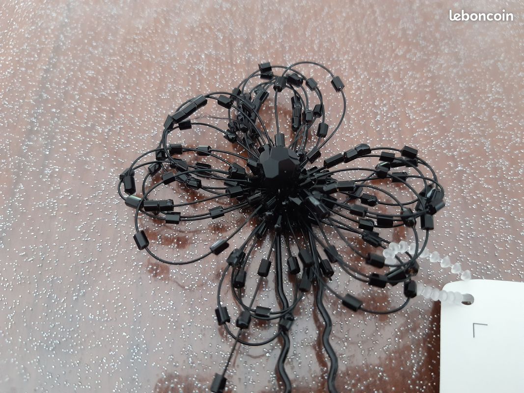 Epingle pics cheveux fleur avec perles couleur noire (image 2)
