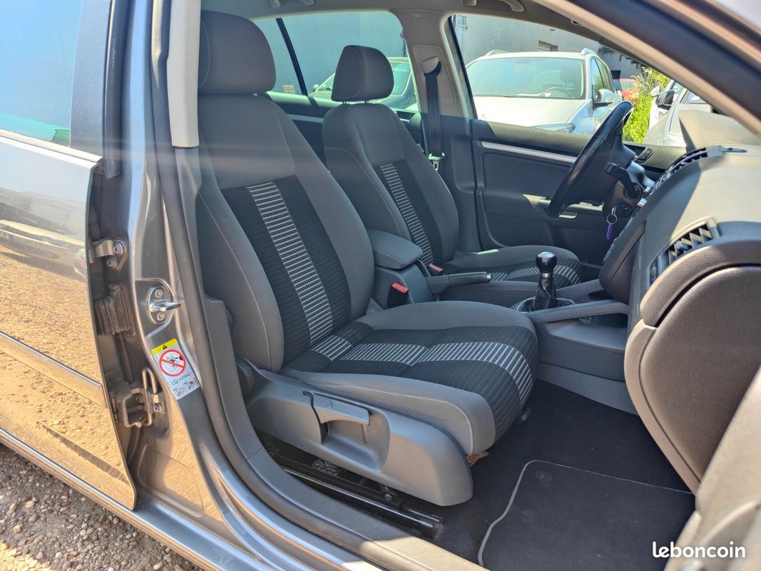 Volkswagen GOLF V 1.9 Tdi 105 CH United * SUIVI COMPLET * GARANTIE (image 5)