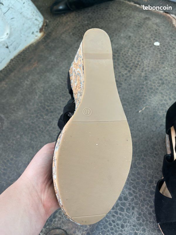 Chaussure à talons compensées (image 3)