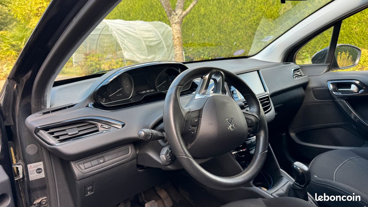 Peugeot 208 (image 2)