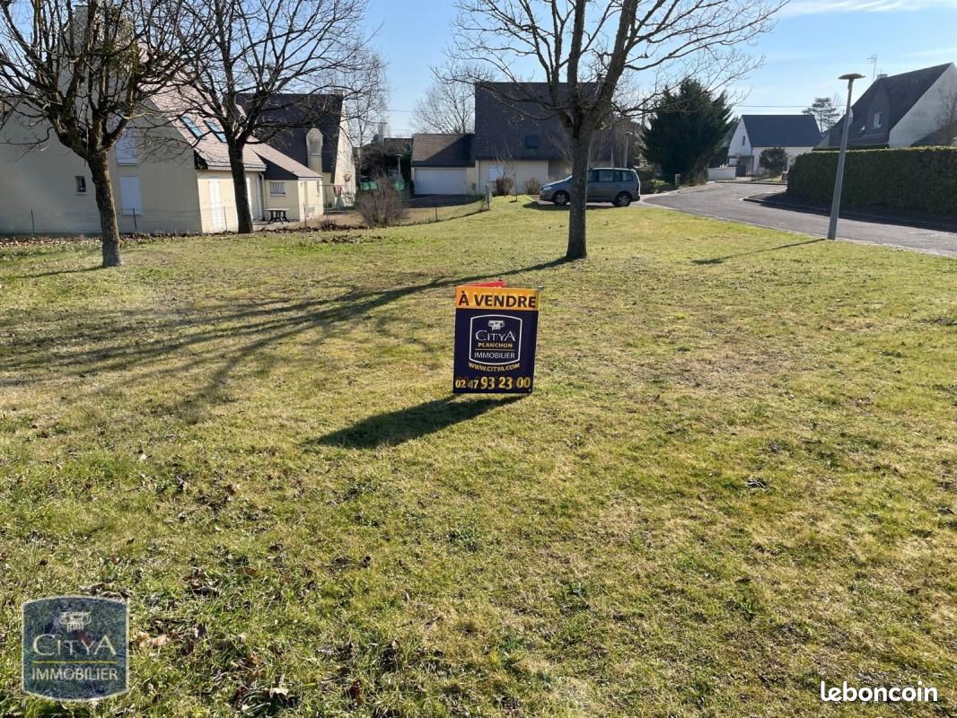 Terrain Chinon · 30 000 €