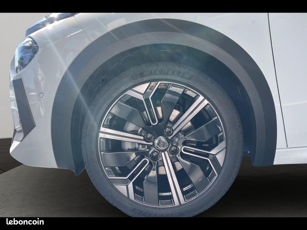 Lancia Ypsilon 1.2 Ibrida 110ch HF Line eDCT6 (image 15)