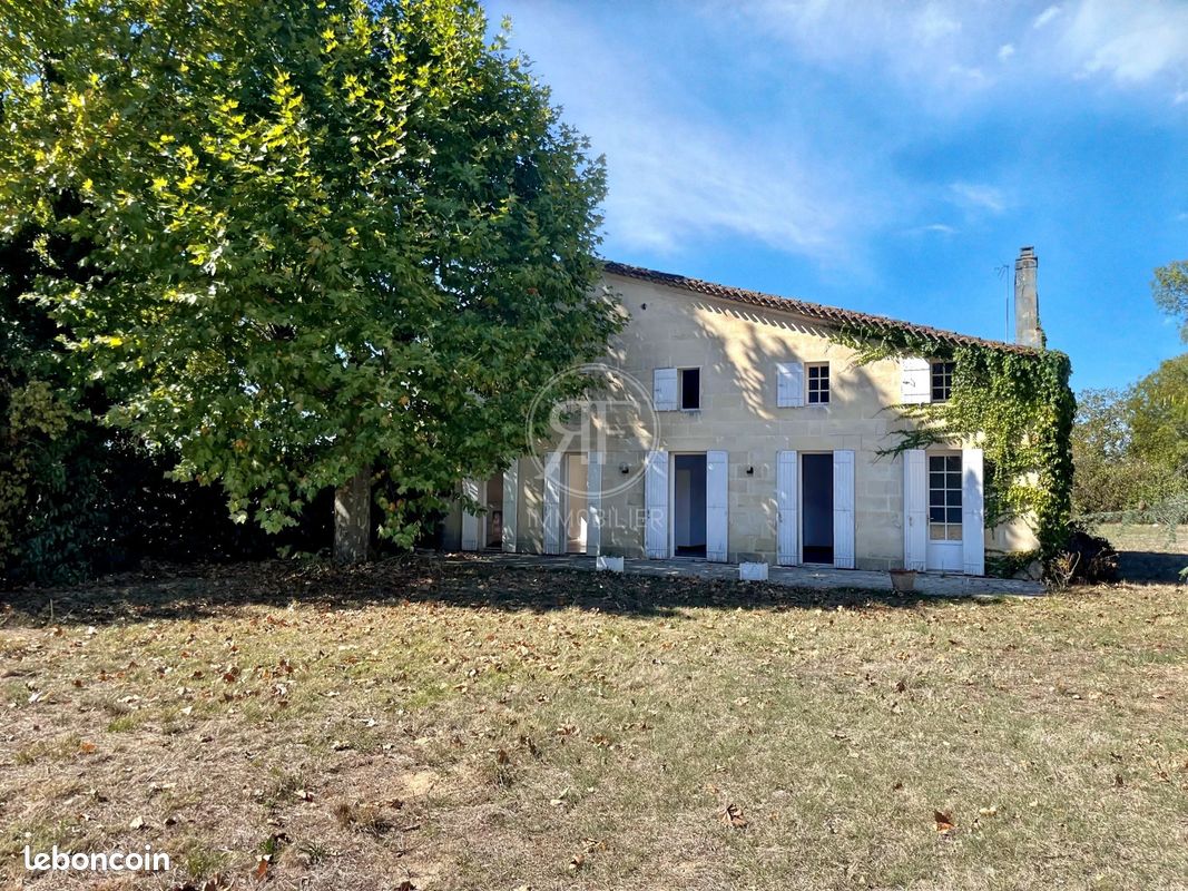 Maison 7 pièces 226 m² · aux Artigues-de-Lussac · 226 m² · 379 000 €