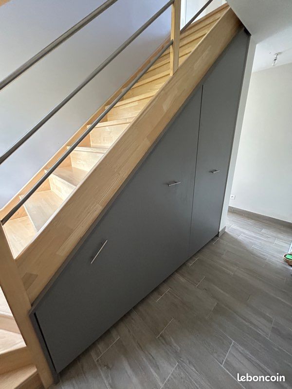 Porte placard sous escaliers (image 2)