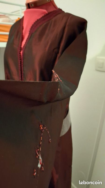 Caftan artisanal marocain avec chaussures (image 4)