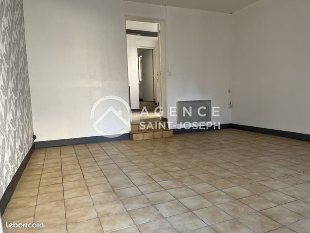 https://img.leboncoin.fr/api/v1/lbcpb1/images/b5/97/b9/b597b929868319140949e0d2d6921b38f21ffa5a.jpg?rule=ad-image