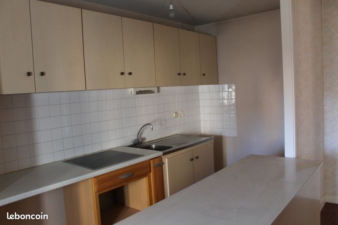 Location F2 à Ambert 63600