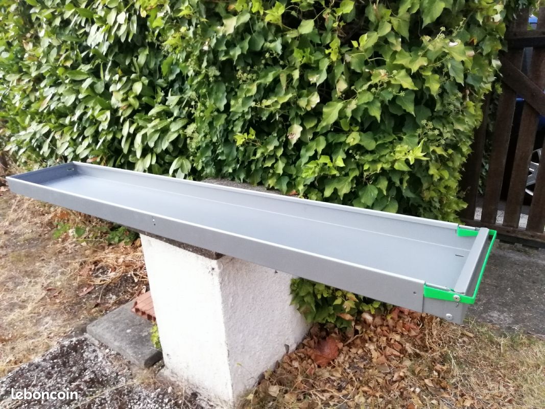 Étagère porte goulottes pour aménagement fourgon d'électricien (image 1)