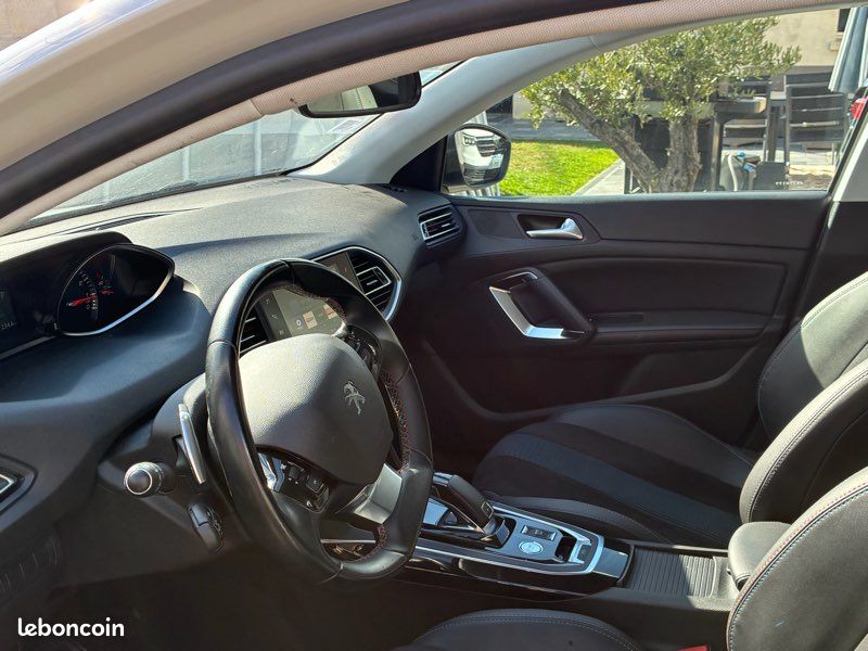Peugeot 308 130ch Tech Edition 2018 (image 3)