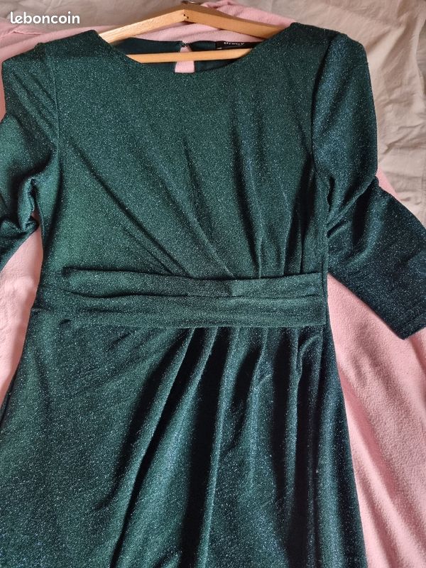 Robe avec petite paillettes (image 1)