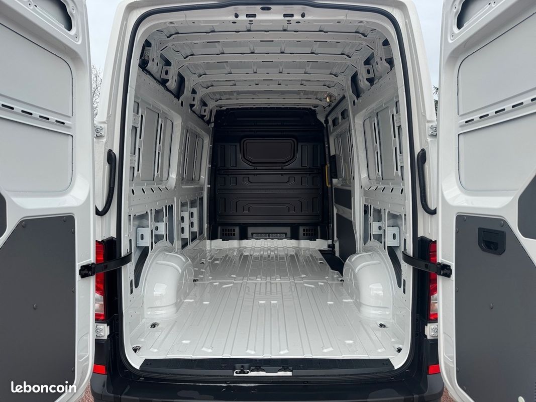 Volkswagen Crafter L3H3 2.0 TDI 140CV DSG (image 15)