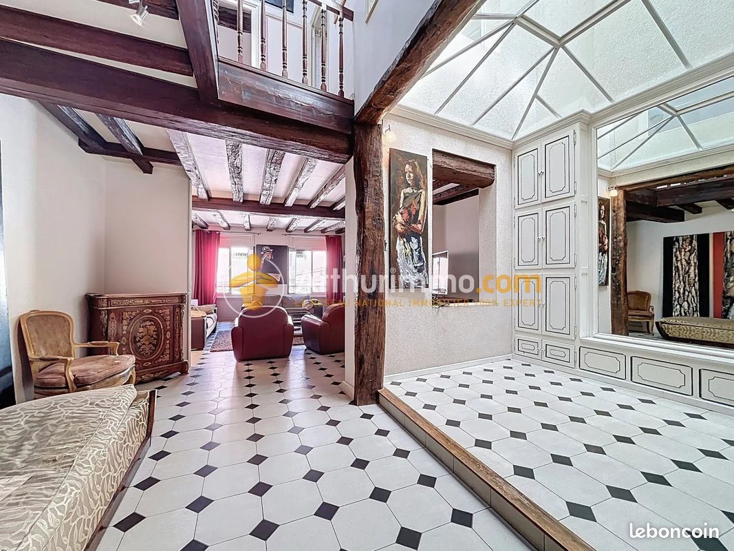 Appartement 4 pièces 185 m² (image 1)
