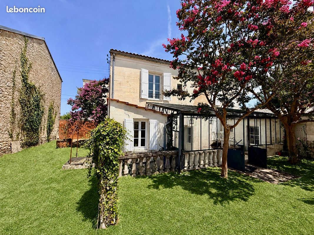 Maison 8 pièces 155 m² · à Soyaux · 155 m² · 336 000 €