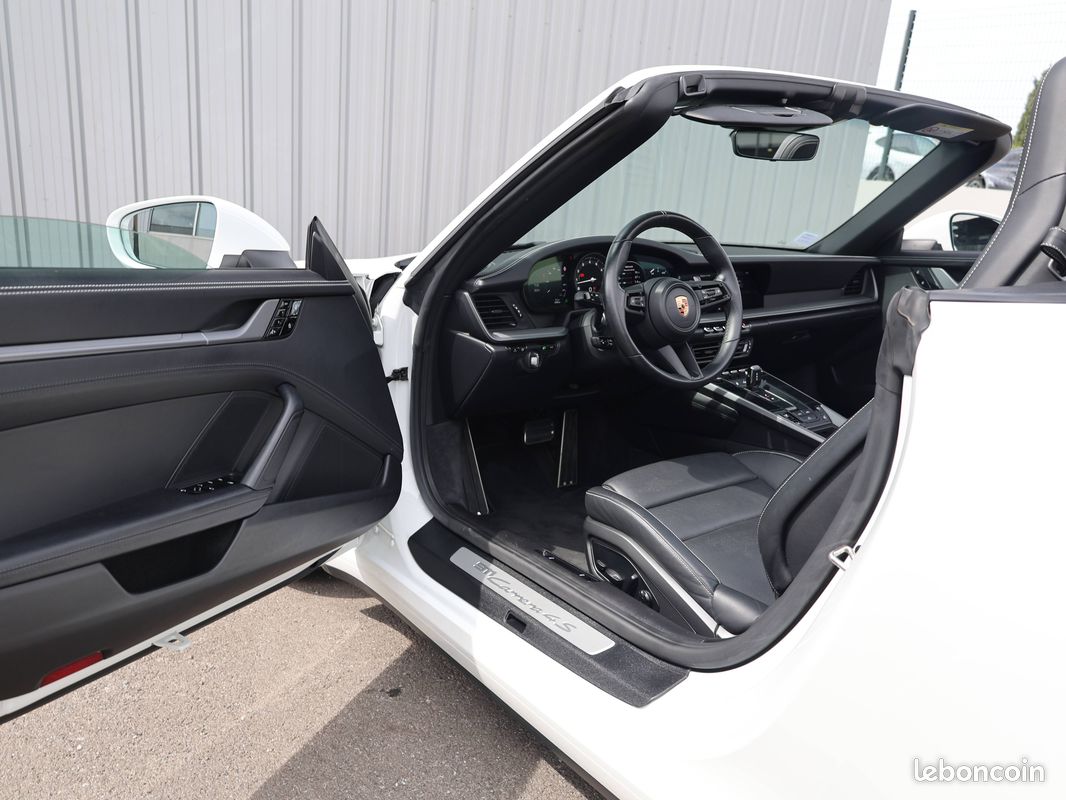 PORSCHE 911 Carrera 4S Cabriolet 3.0i 450 PDK (image 32)