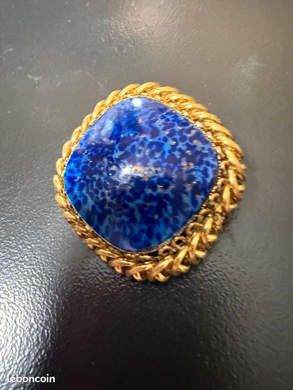 Beau pendentif poire en résine bleue inclusion floral bleu bijou