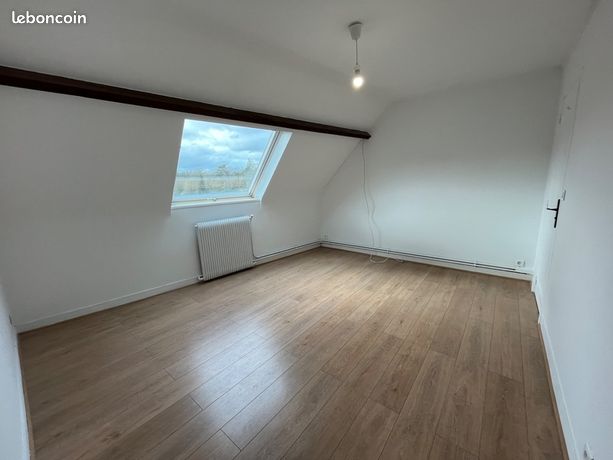https://img.leboncoin.fr/api/v1/lbcpb1/images/b5/a8/7f/b5a87f0a9b537f12454ba4e41bdaf17510e8edb0.jpg?rule=ad-image