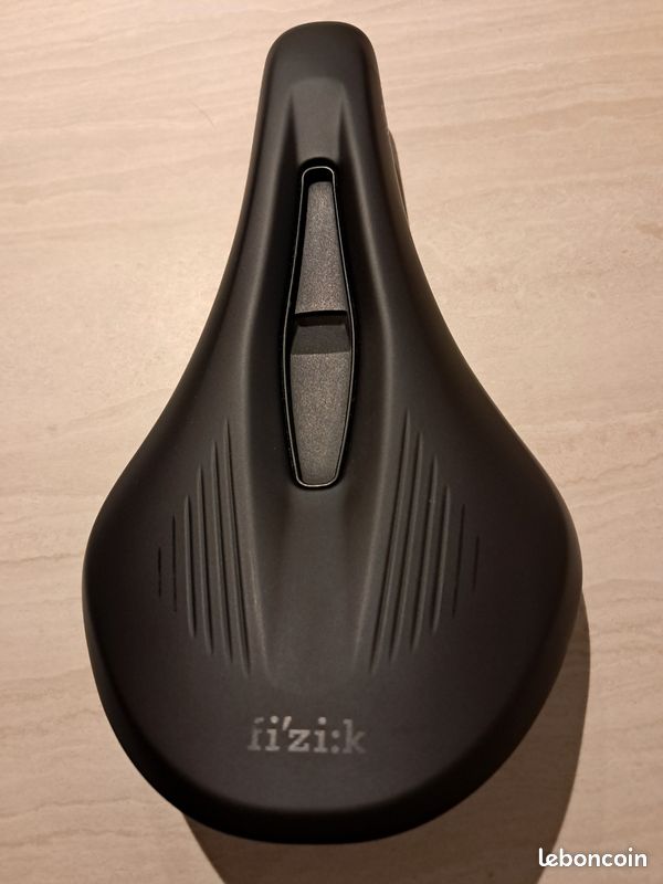 Selle Fizik Vento Argo - Noir, Largeur 150 Mm - Occasion En Bon état