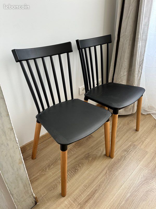 2 chaises scandinaves bois et plastique noir (image 3)