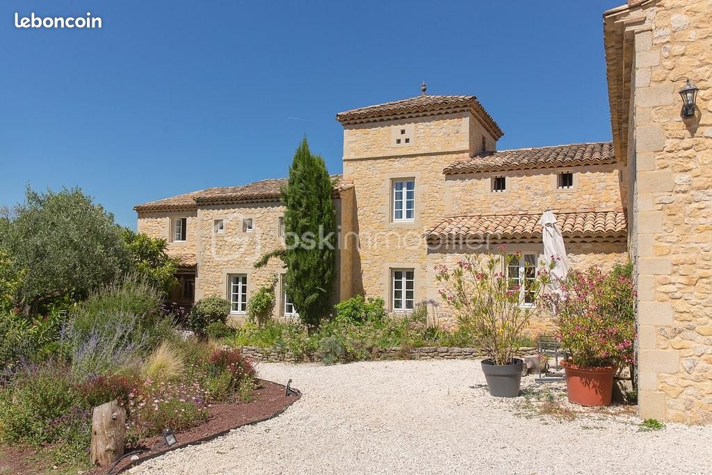 Maison 13 pièces 397 m² · à Uzès · 397 m² · 1 650 000 €